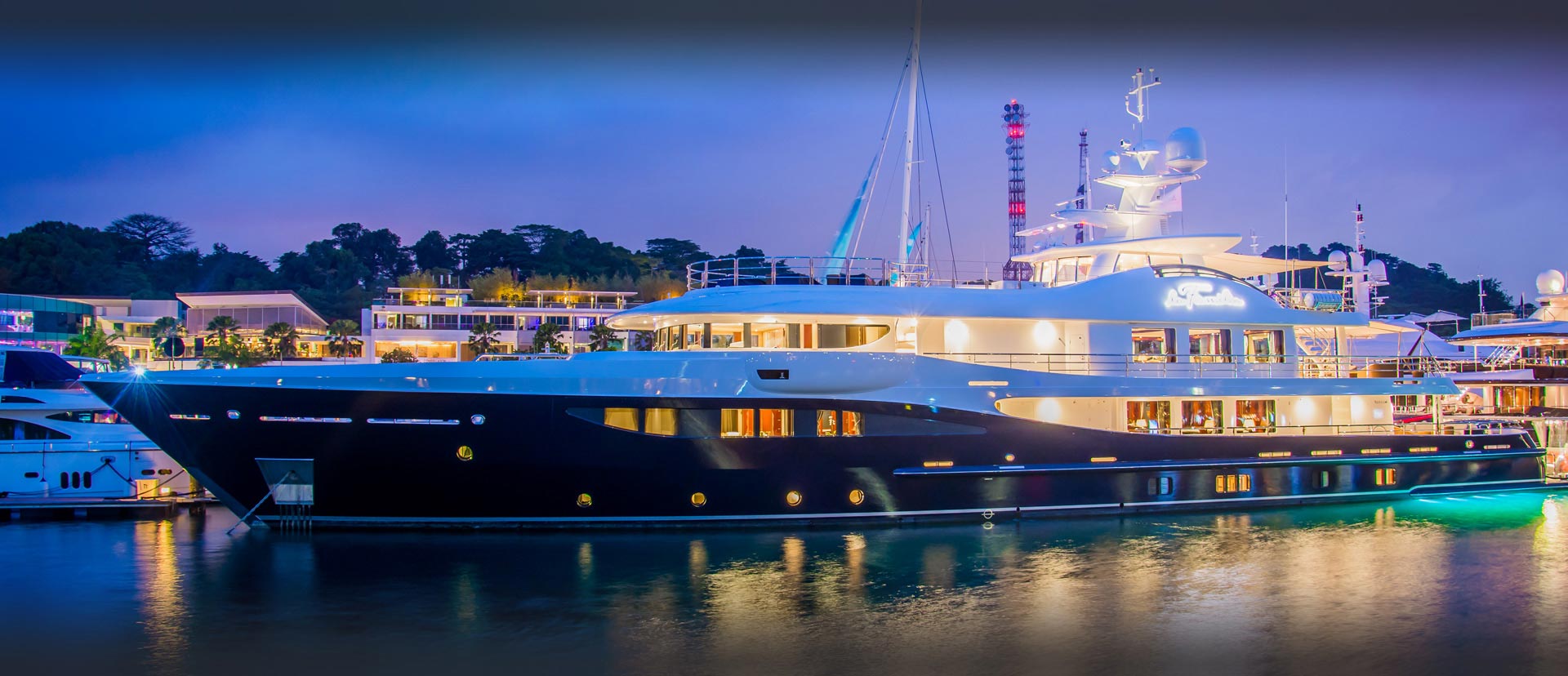 LA FAMILIA superyacht