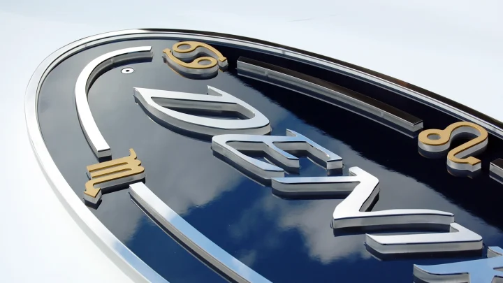 Illuminated yacht sign Deniki